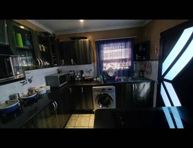 3 BEDROOM HOUSE FOR SALE IN PHILIP NEL PARK